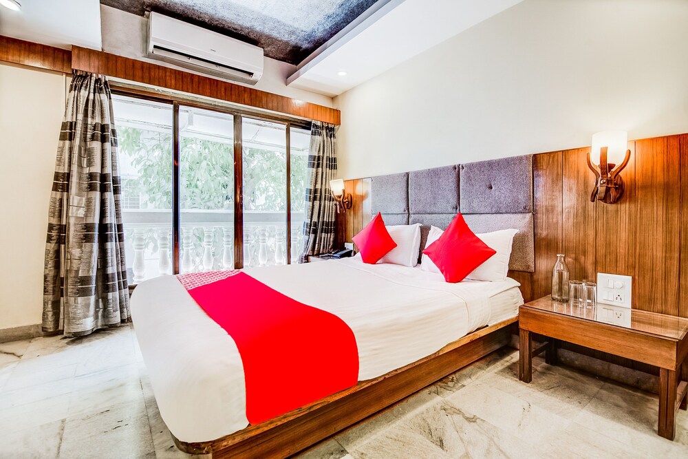 OYO Flagship 36730 Hotel Mittal Residency in Lonavla, India