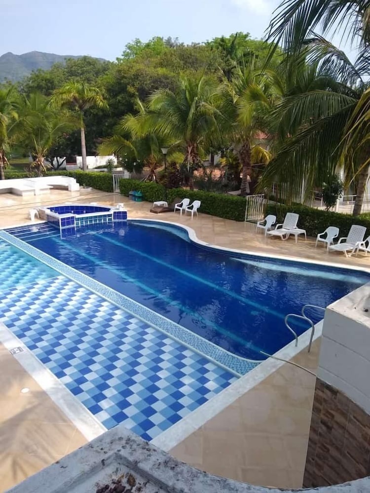 Arizona Ranch Hotel in Girardot City, Colombia
