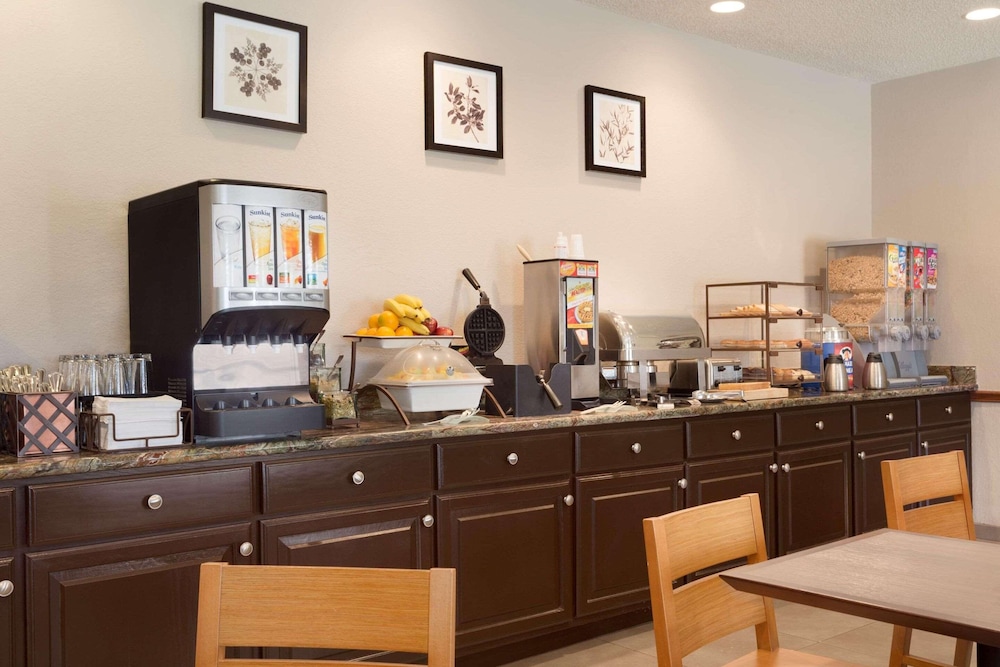 Country Inn & Suites by Radisson Norman near University - photo 13