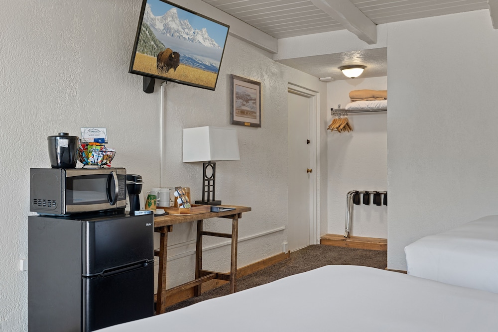 Elk Refuge Inn - photo 75