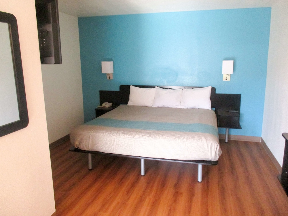 Motel6 Prairie Du Chien WI - photo 24