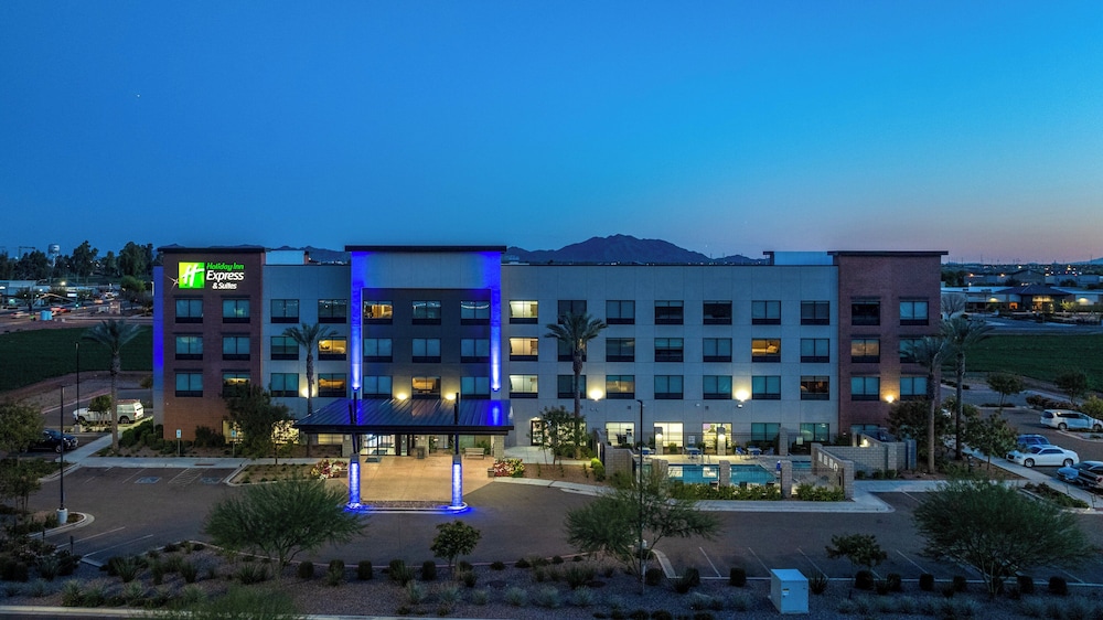 Holiday Inn Express & Suites Gilbert Mesa Gateway Airport by IHG - photo 67