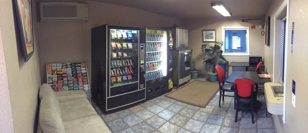 Hilltop Inn & Suites - photo 3