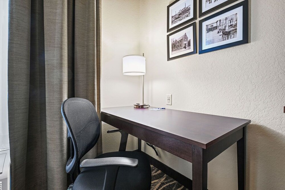 Cobblestone Hotel & Suites Mosinee - photo 35