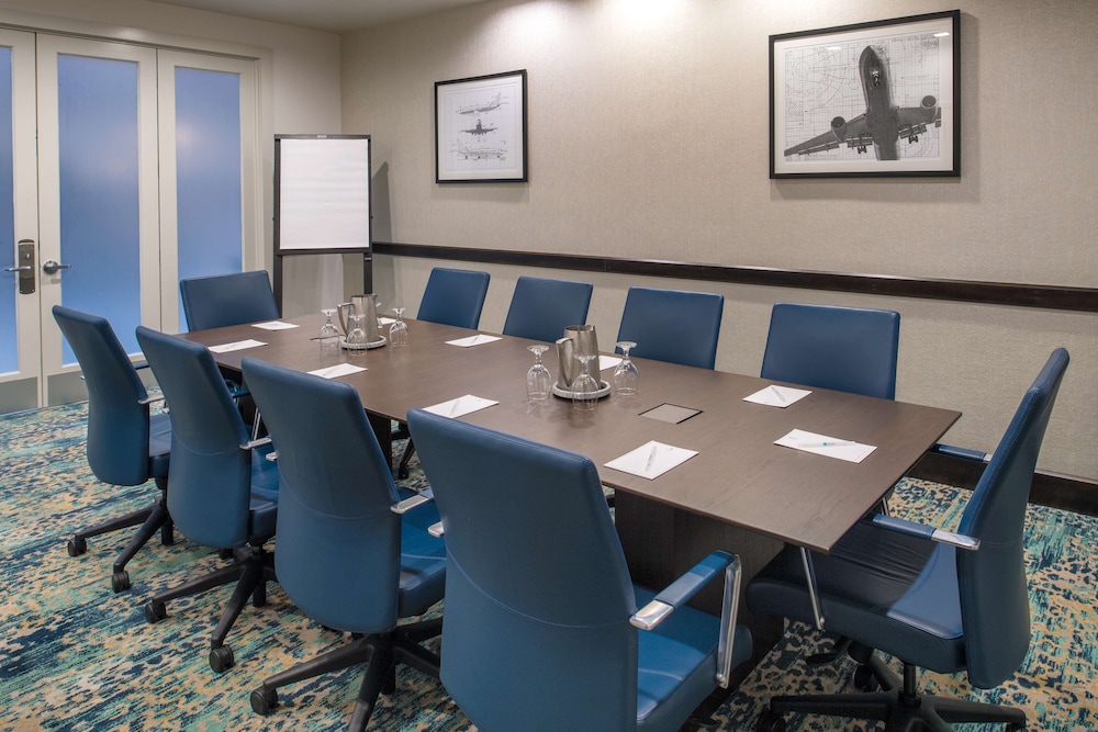 Embassy Suites by Hilton Seattle Tacoma International Airport - photo 58