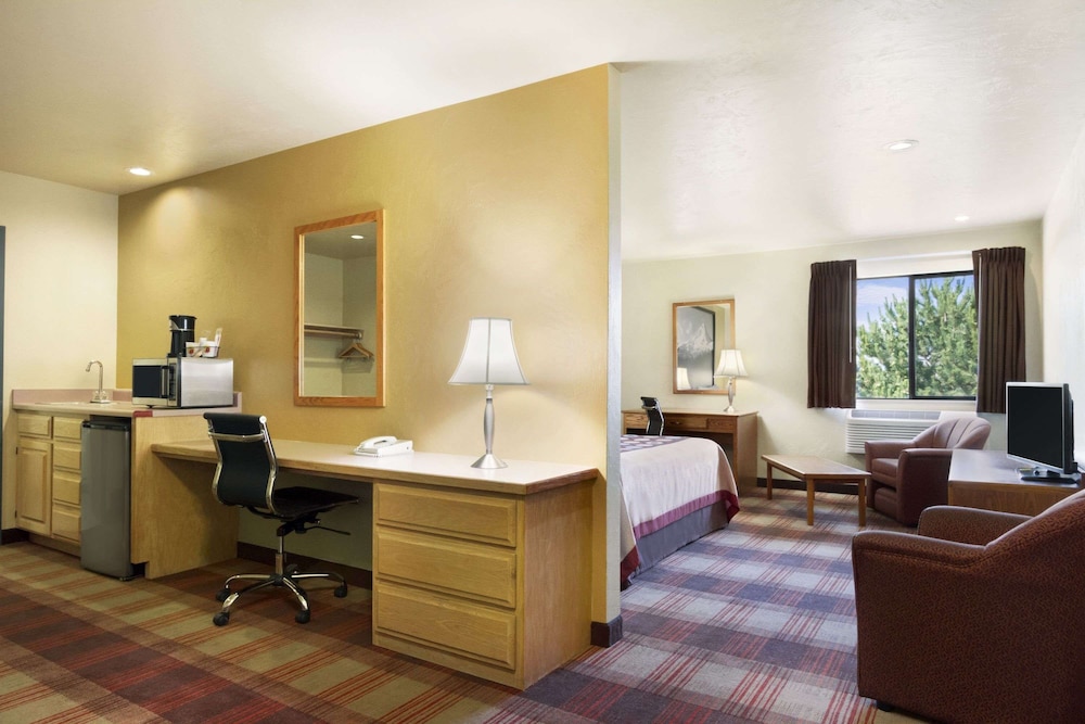 Super 8 by Wyndham Kennewick - photo 27