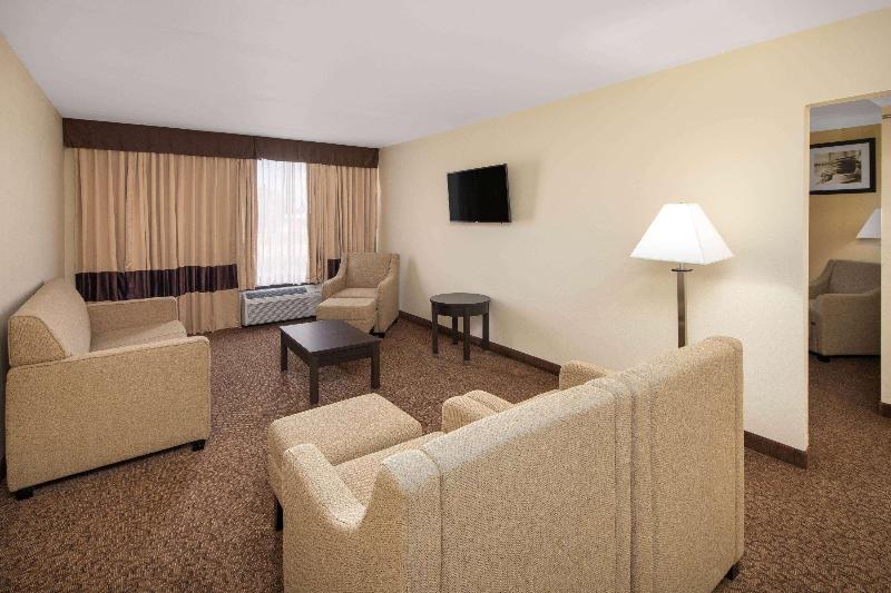 Baymont Inn Suites By Wyndham Hammond - photo 7