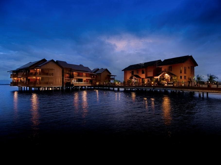 Water Chalet — 5-Star Luxury Hotel in Taiping, Malaysia
