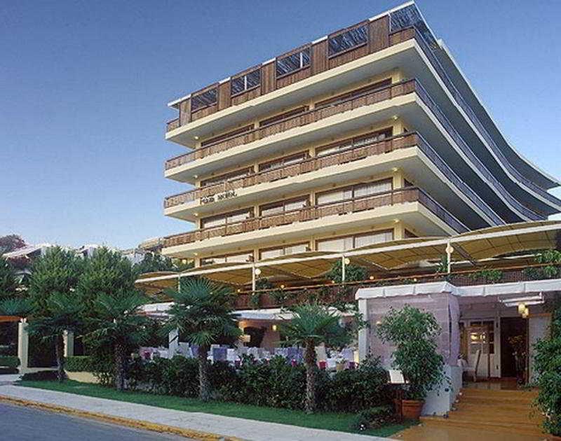 Plaza Vouliagmeni Strand Hotel — hotel in Vouliagmeni