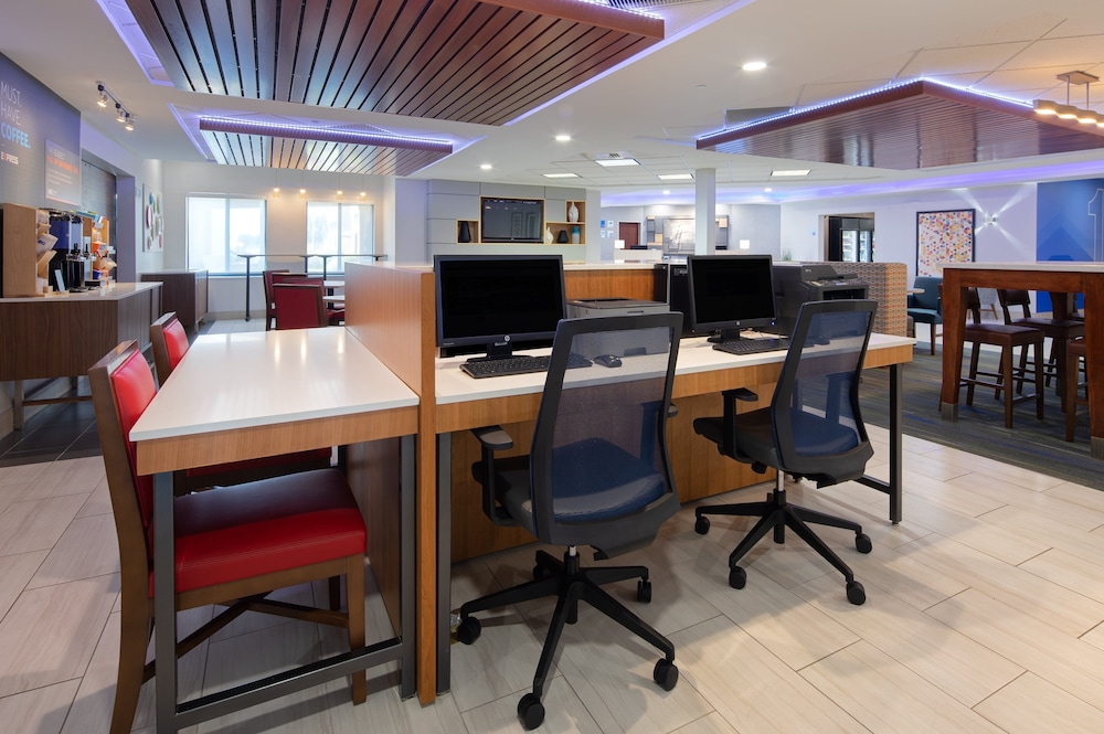 Holiday Inn Express & Suites Bradley Airport by IHG - photo 14