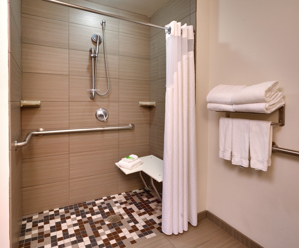 Holiday Inn Express and Suites Overland Park by IHG - photo 12