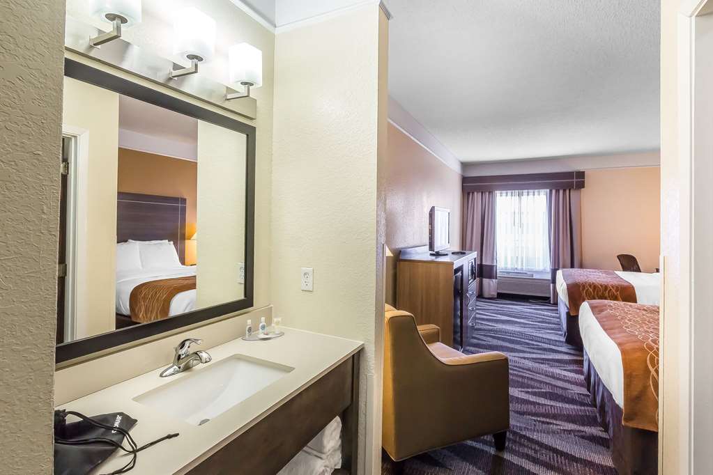 Comfort Inn near Frost Bank Center - photo 11