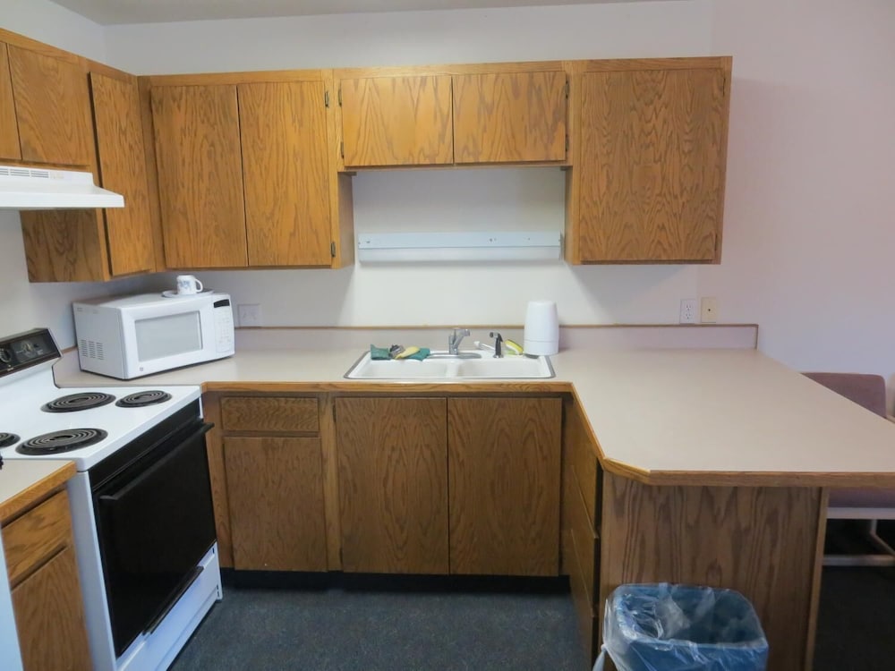 Four Corners Inn - photo 11