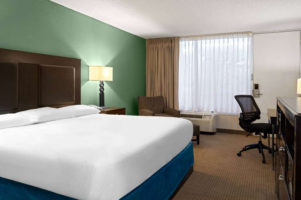 Travelodge By Wyndham Gaylord - photo 13