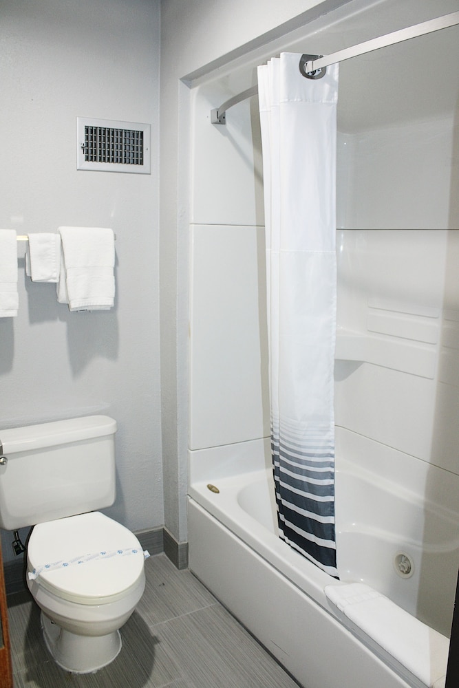 Greenstay Hotel and Suites St James - photo 8