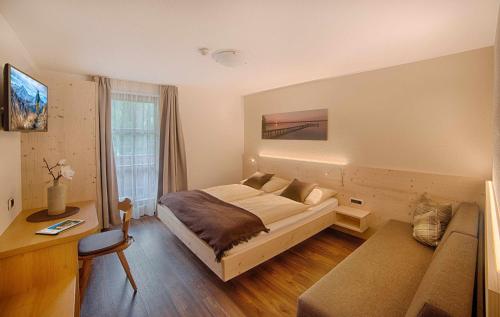 Apartments & Wellness Löfflerblick — 4-Star Luxury Hotel in Cadipietra, Italy