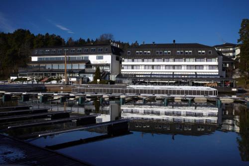 Holmen Fjordhotell — hotel in Asker
