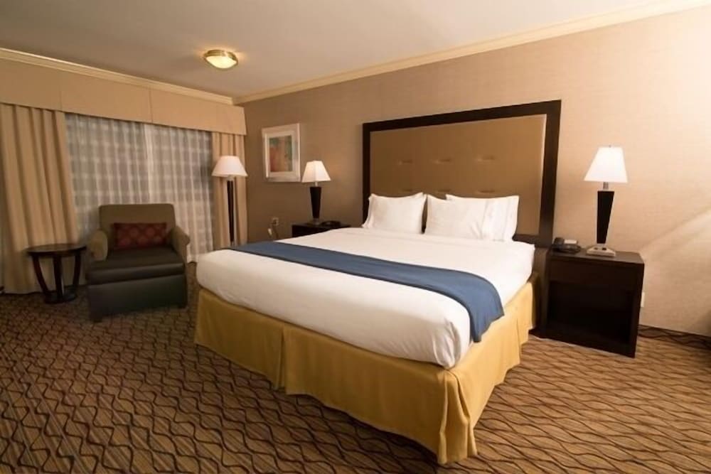 Holiday Inn Express Port Hueneme by IHG - photo 11