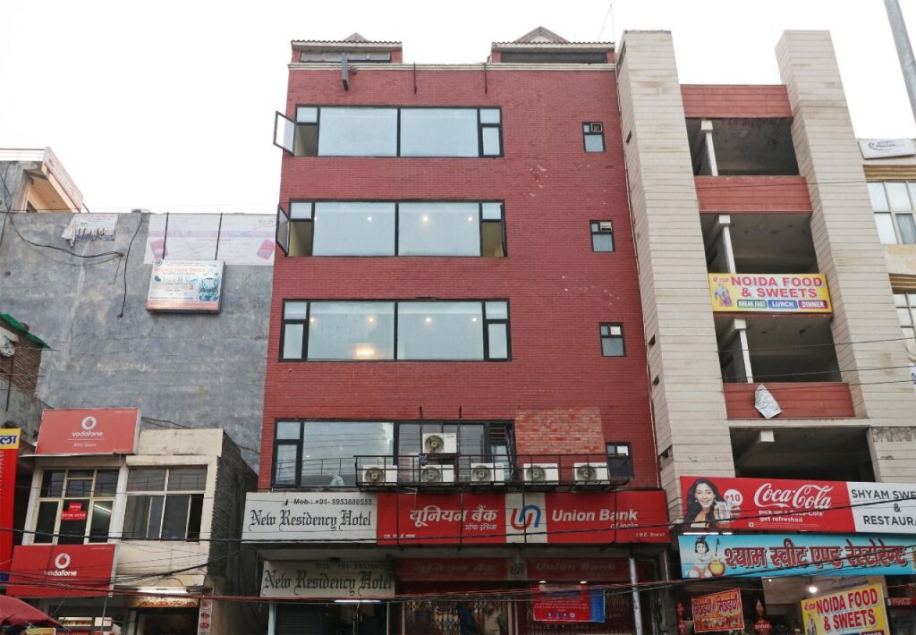 Oyo 10666 Sector 15 - last minute hotel in Noida
