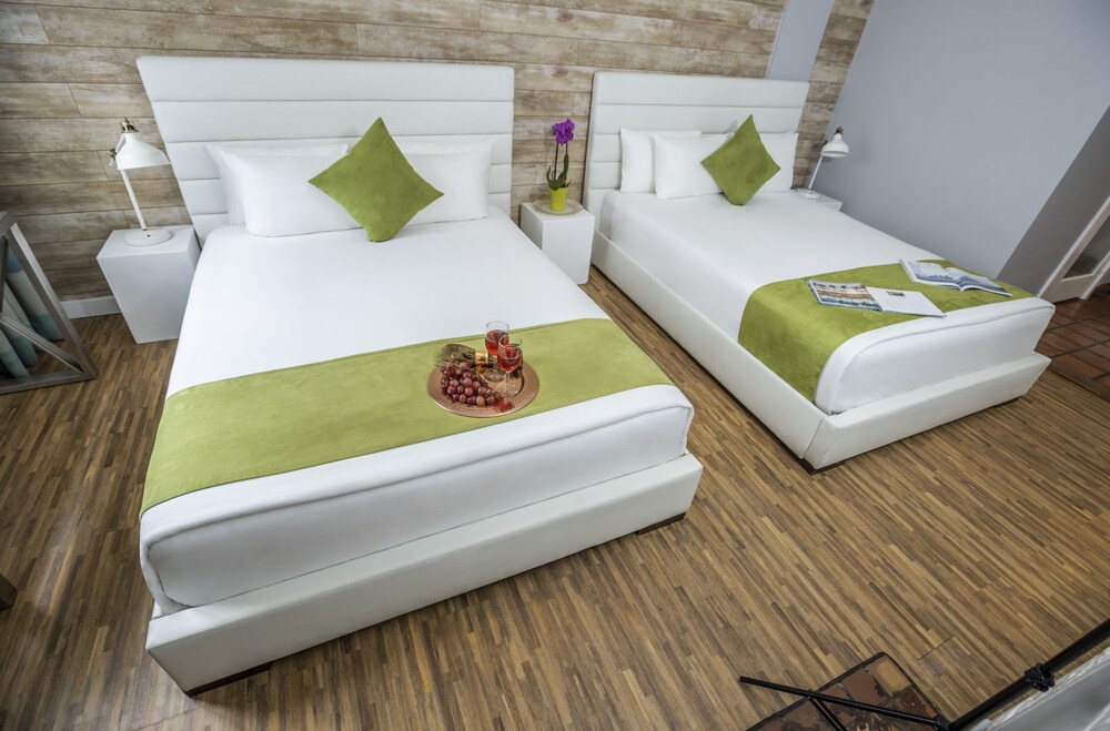 Chesterfield Hotel & Suites - photo 21