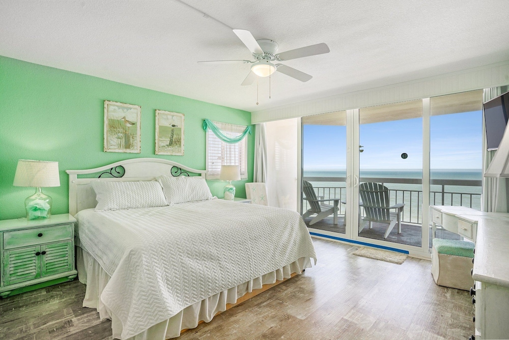 1001 Waters Edge Resort 3 Bedroom Condo by RedAwning - photo 3