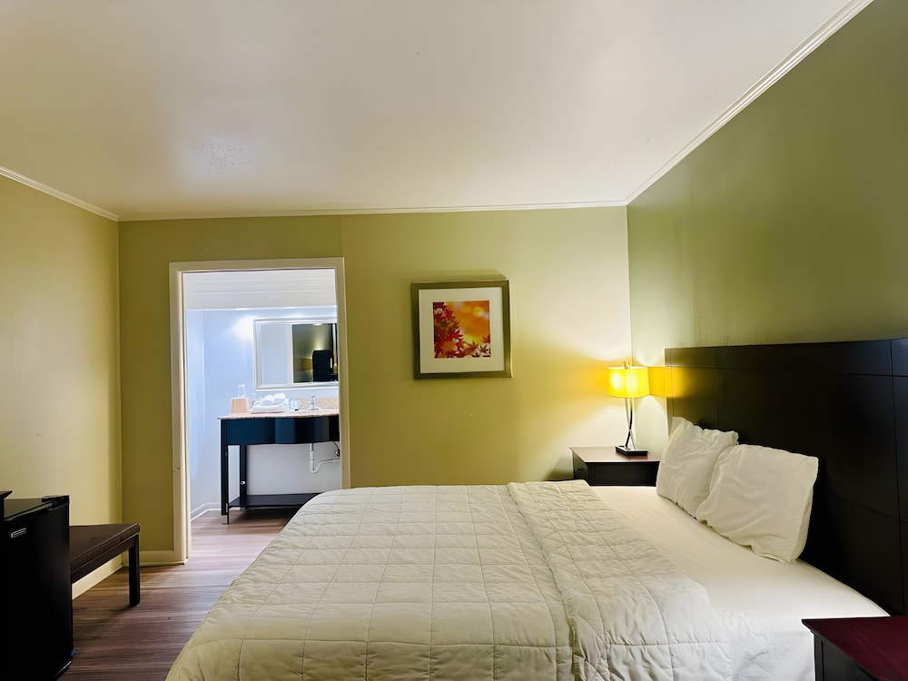 Astoria North Extended Stay - photo 14