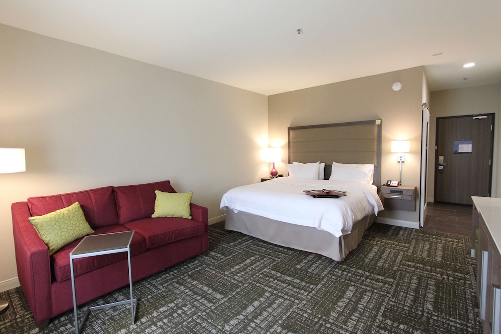 Hampton Inn & Suites Dallas Market Center - photo 31
