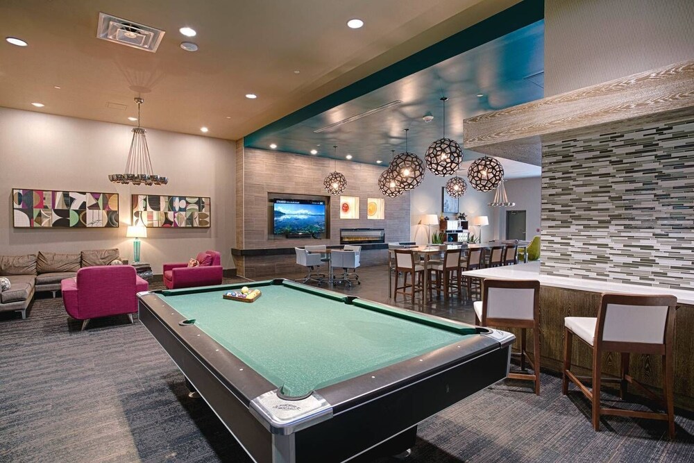 Skyline Suite with Penthouse & Rooftop Deck 6BR by Maddox Hotel - photo 7