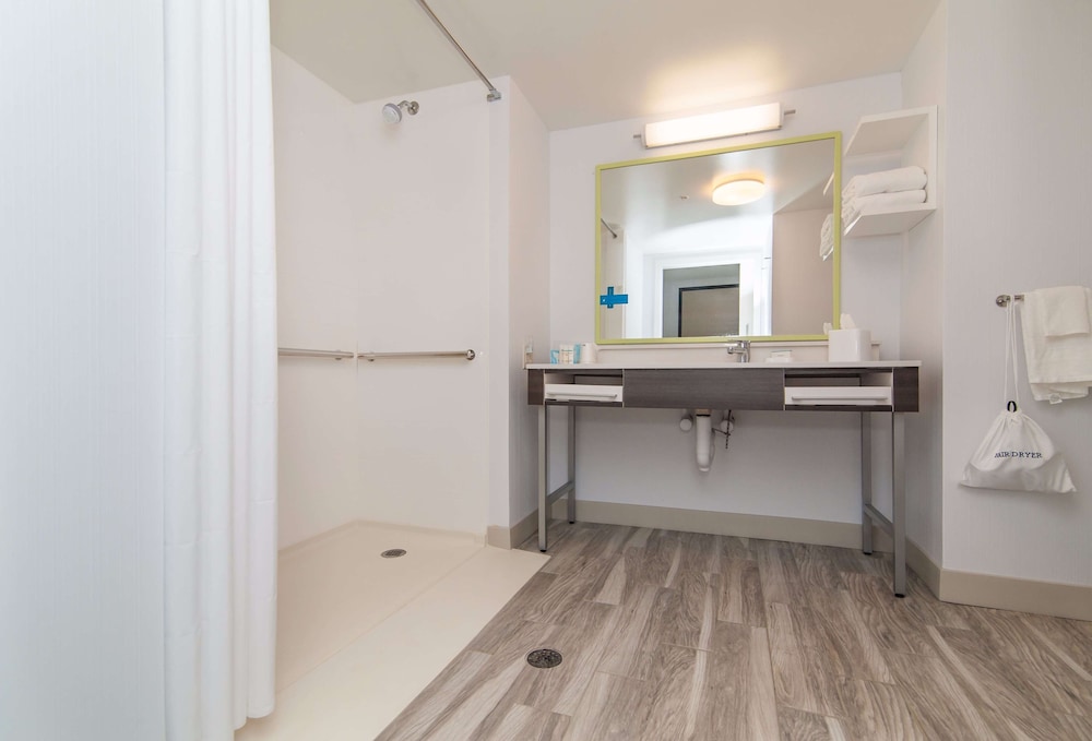 Hampton Inn Norwich - photo 44
