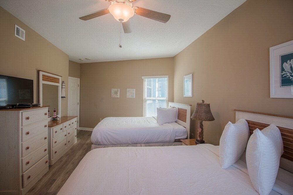 Oversized Balcony Condo w Wifi Beach Views & Resort Pool Access in Gulfport, United States