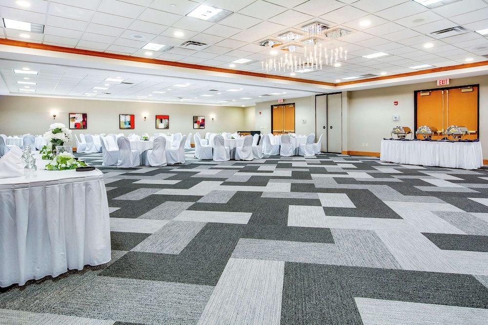 Hilton Garden Inn Louisville Airport - photo 49