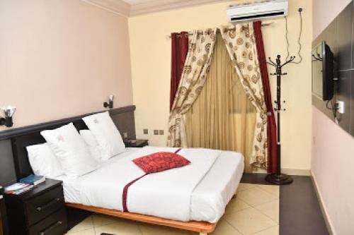 Choice Gate Hotel Business Double in Benin City, Nigeria