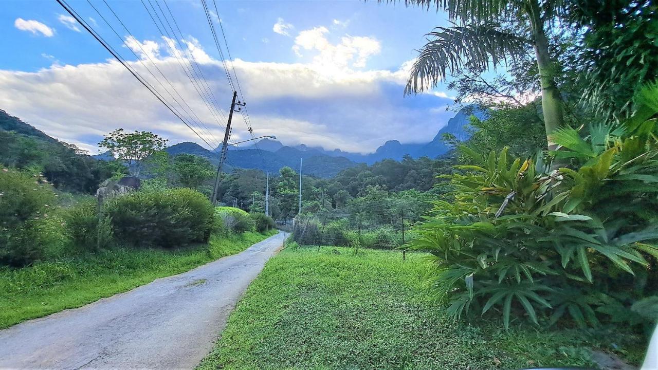 Paradisíaco piscina e churrasqueira em Guapimirim in Petropolis, Brasil