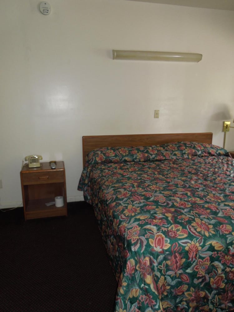 Lee's Motel - photo 15