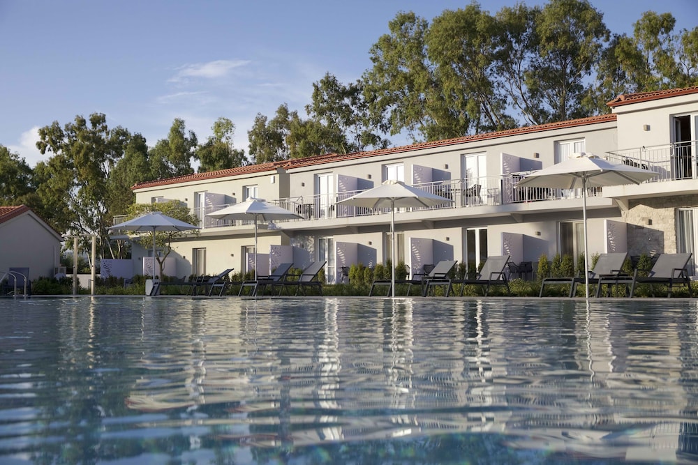 Paleros Beach Resort — hotel in Palairos