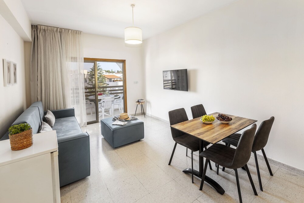 Stephanos Hotel Apts Polis Chrysochous Cyprus — Room (photo 5 of 5)