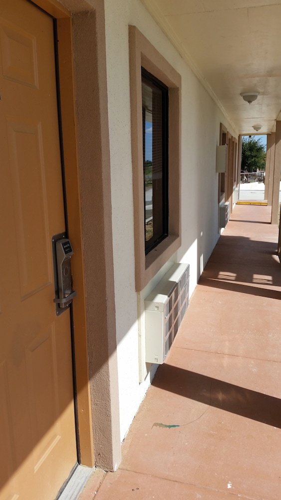 Lakeview Inn & Suites - photo 47