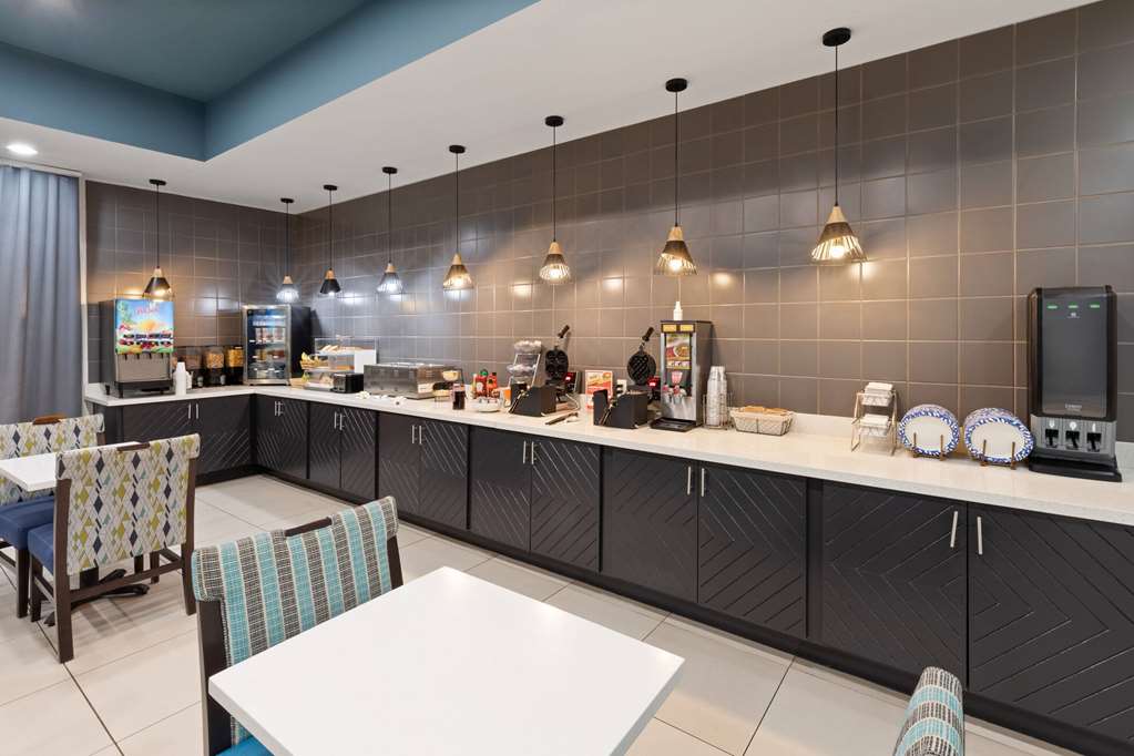 La Quinta Inn & Suites by Wyndham Austin NW Lakeline Mall - photo 28