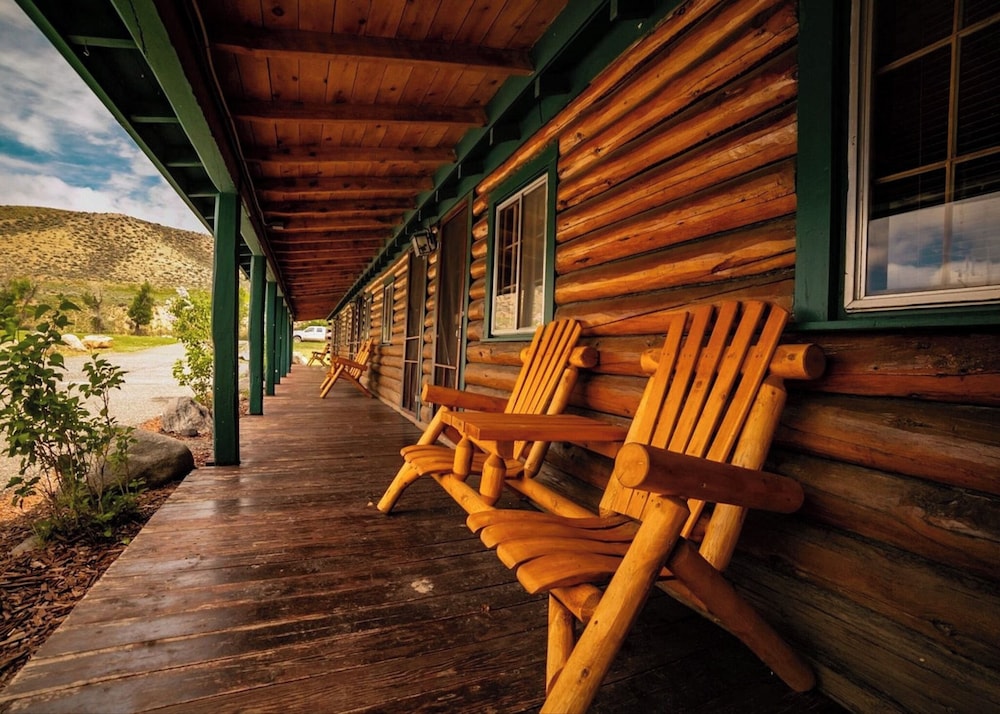 Chinook Winds Motel - photo 102