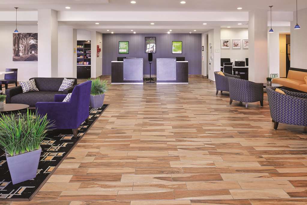 La Quinta Inn & Suites by Wyndham Karnes City Kenedy - photo 9