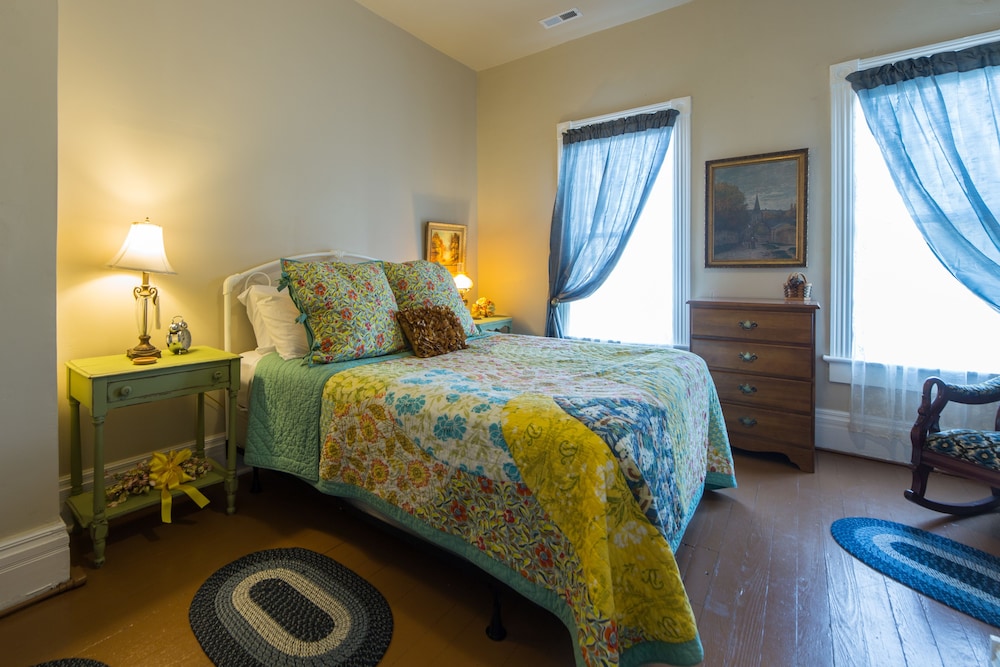 Grand Victorian Inn - photo 13