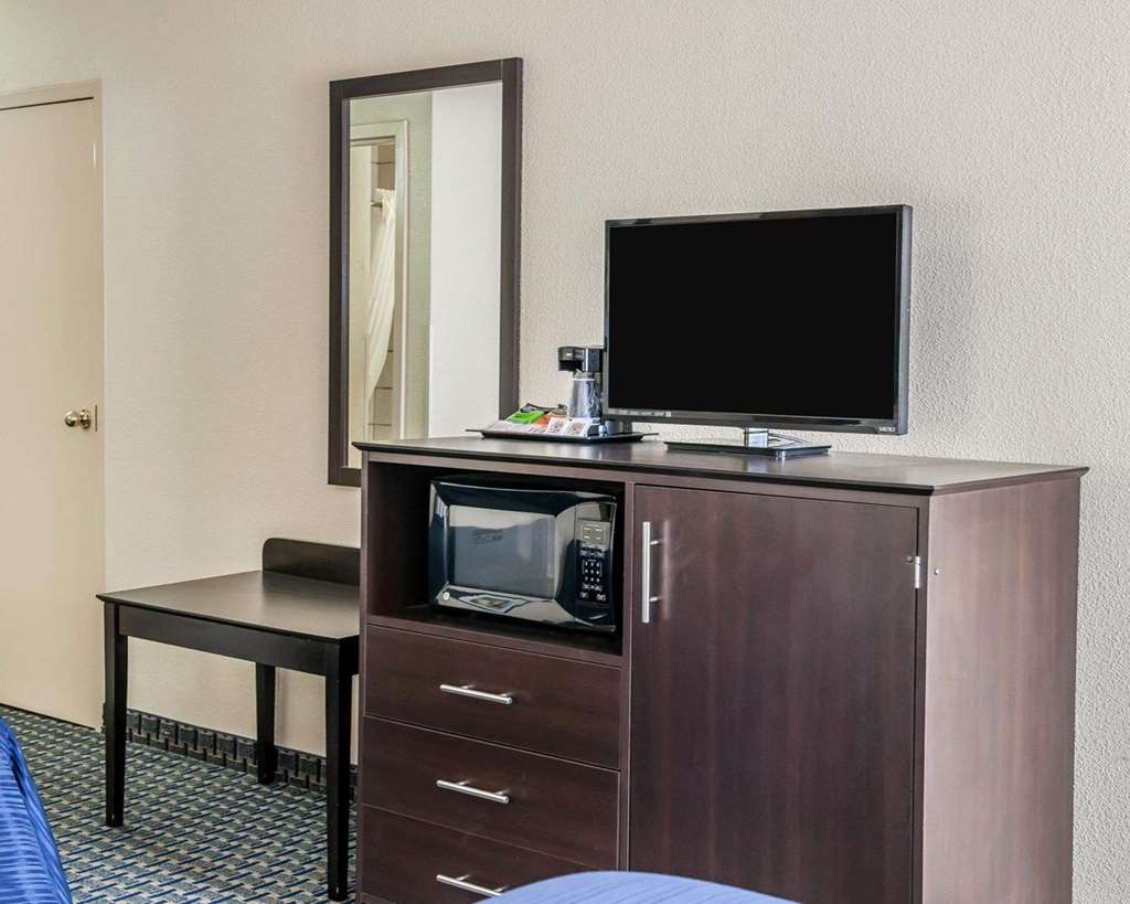 Quality Inn Terre Haute University Area - photo 12