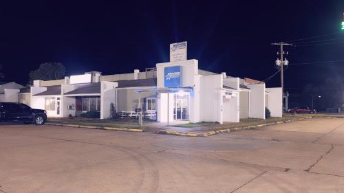 Americas Best Value Inn Brinkley - photo 9
