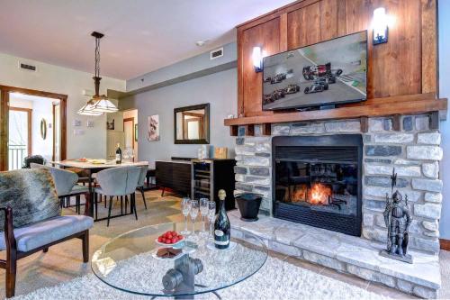 Tremblant Les Eaux 217 5B Tle G Mont Tremblant in Mont-Tremblant, Canada