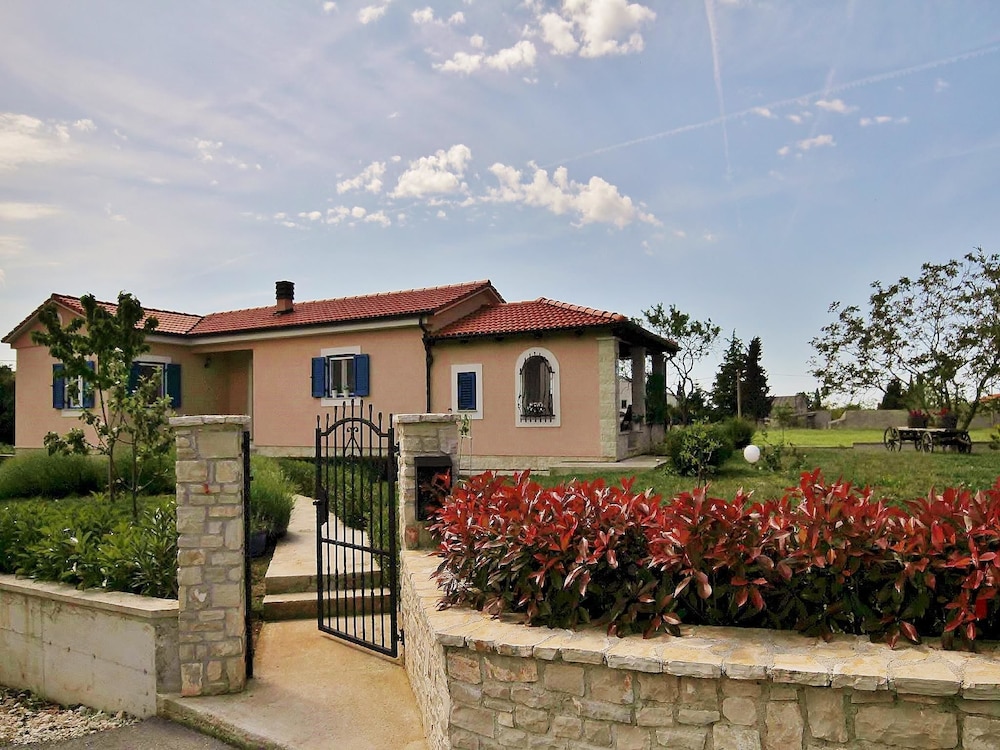 Gorgeous Home In Svetvincenat With Wifi — 4-Star Luxury Hotel in Svetvincenat, Croatia