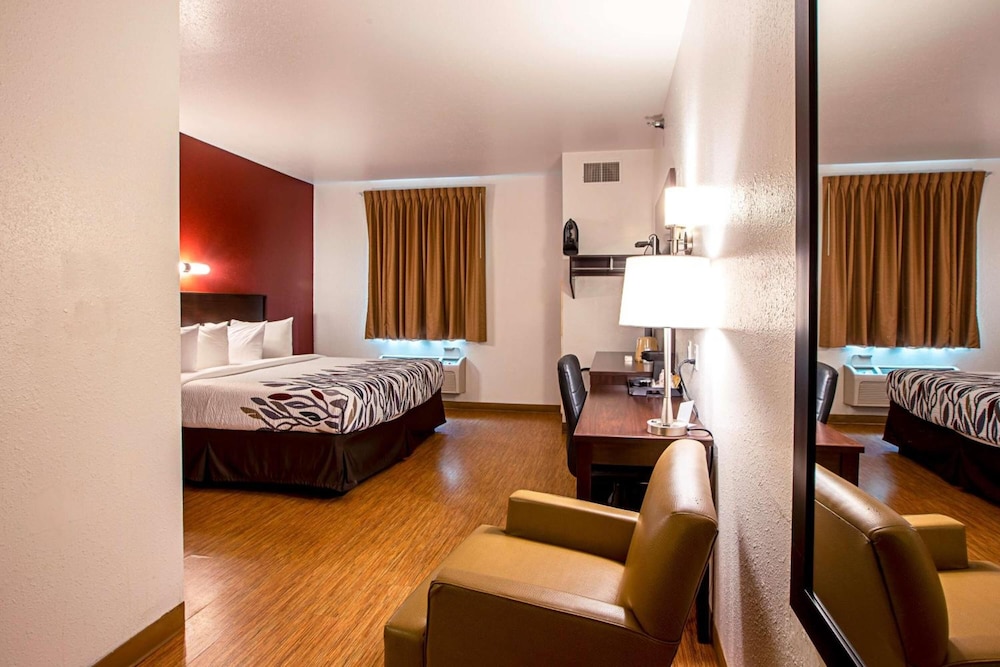 Seasons Inn Traverse City - photo 16