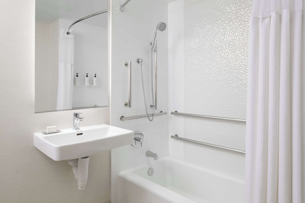 DoubleTree Suites by Hilton Phoenix - photo 27