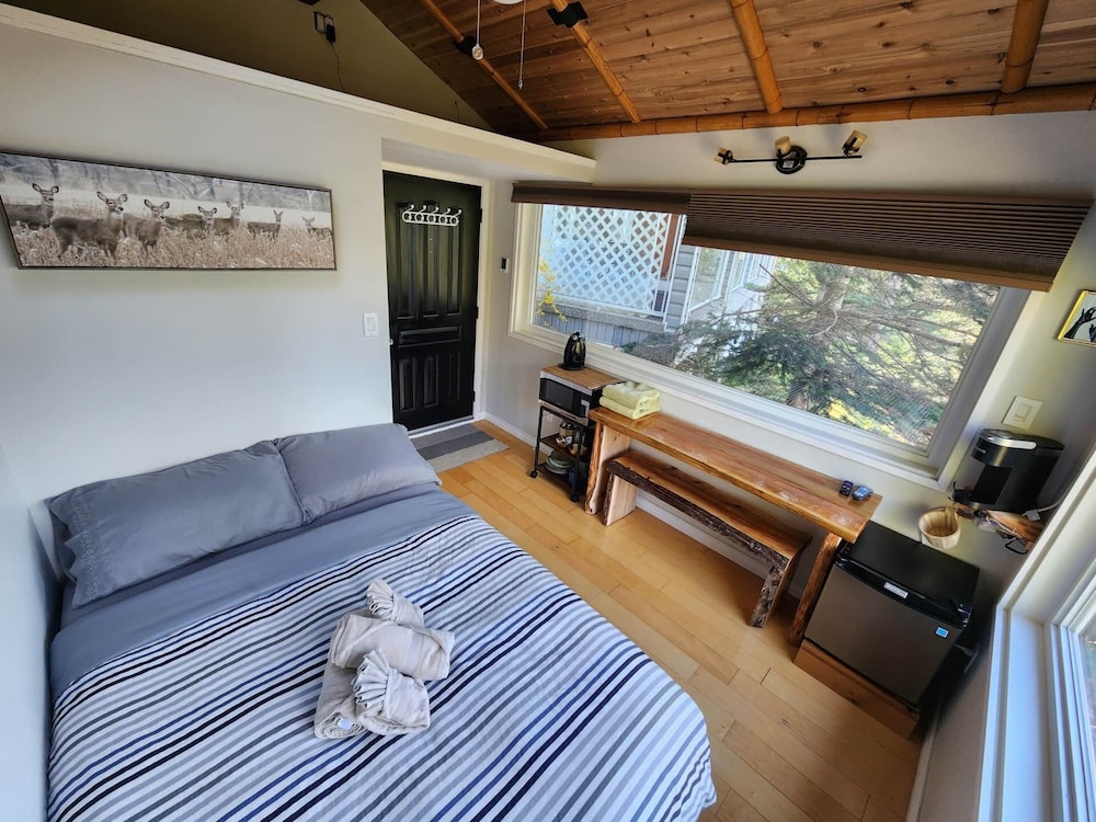 Madeira Park Oceanview Suites — Sechelt — photo 5