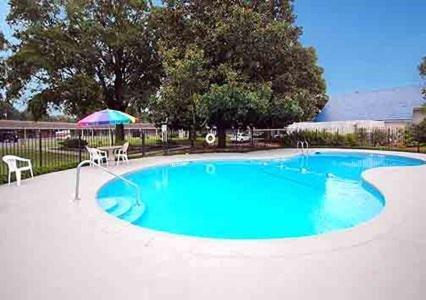 Ambassador Inn - photo 6