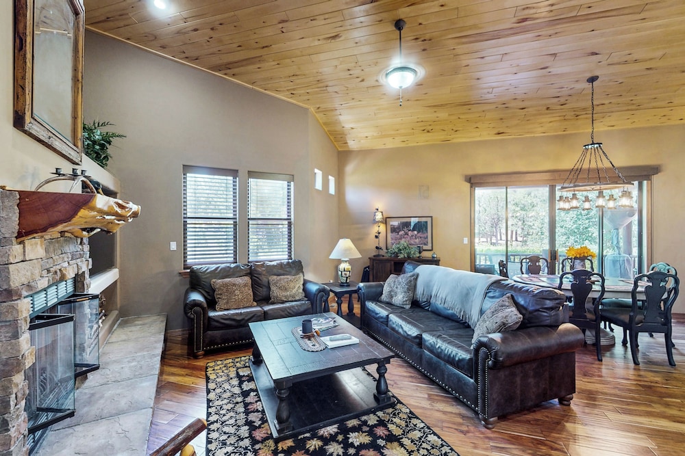Golf Trails and Lakes Dog Friendly Show Low Home — 4-Star Luxury Hotel in Show Low, United States
